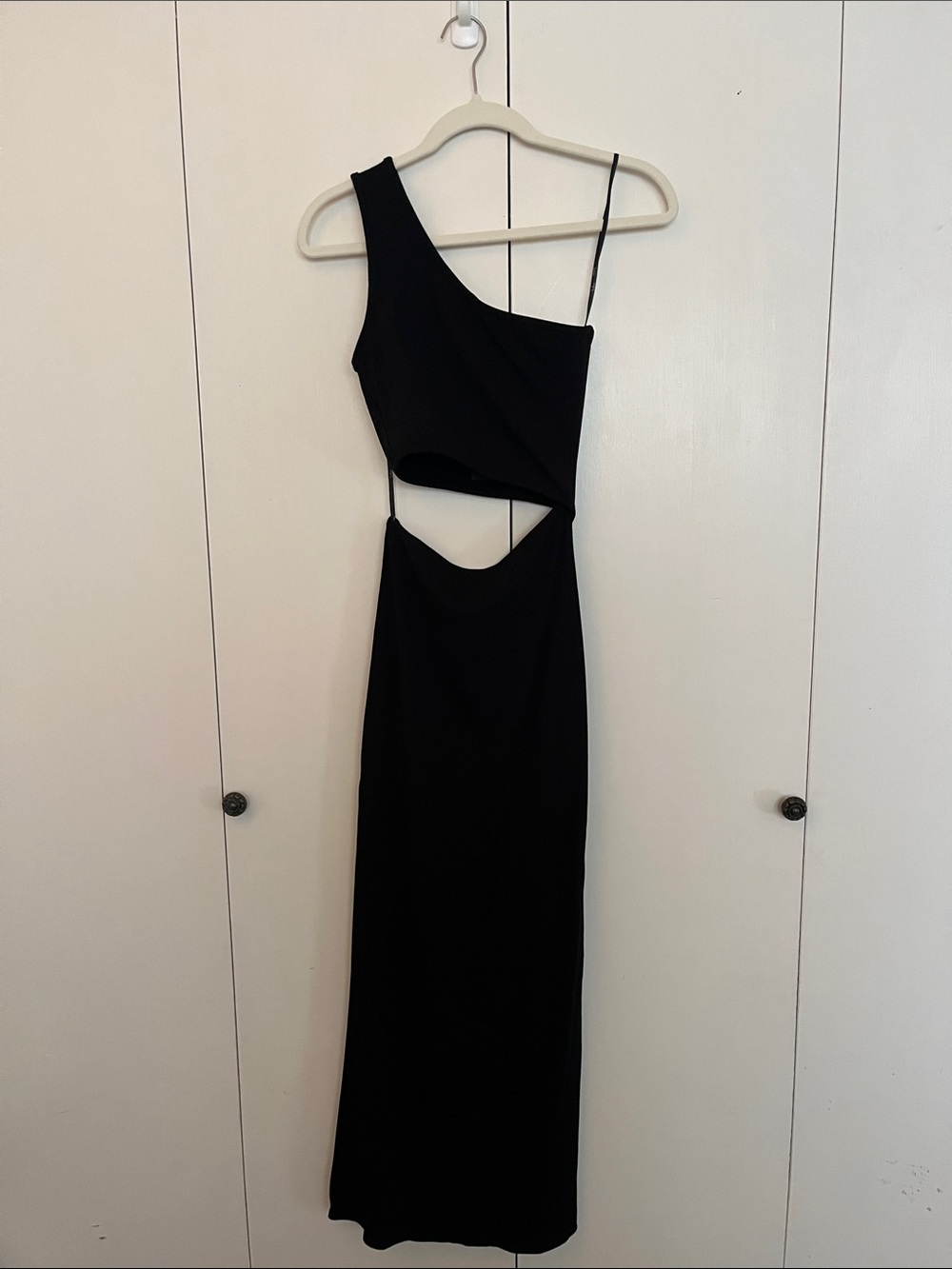 Lulu's Black One-Shoulder Cutout Maxi Dress